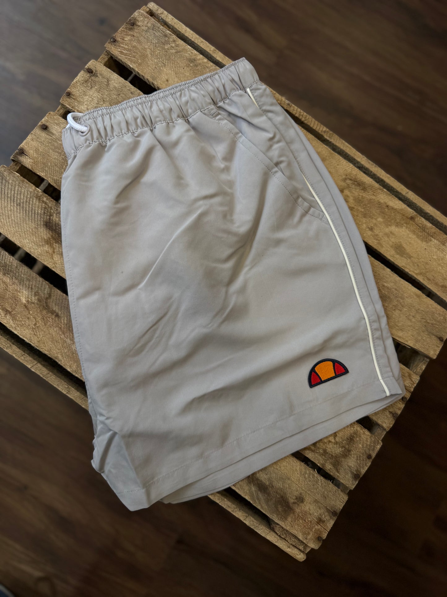 Ellesse Dem Slackers swim shorts in lilac color with elastic waistband and side pockets, suitable for swimming and casual wear.