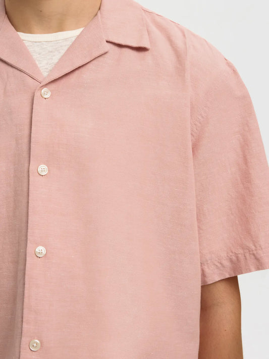 Selected Homme SlhrlXClay linen blend short sleeve shirt in rose dawn color, featuring a casual fit and lightweight fabric.
