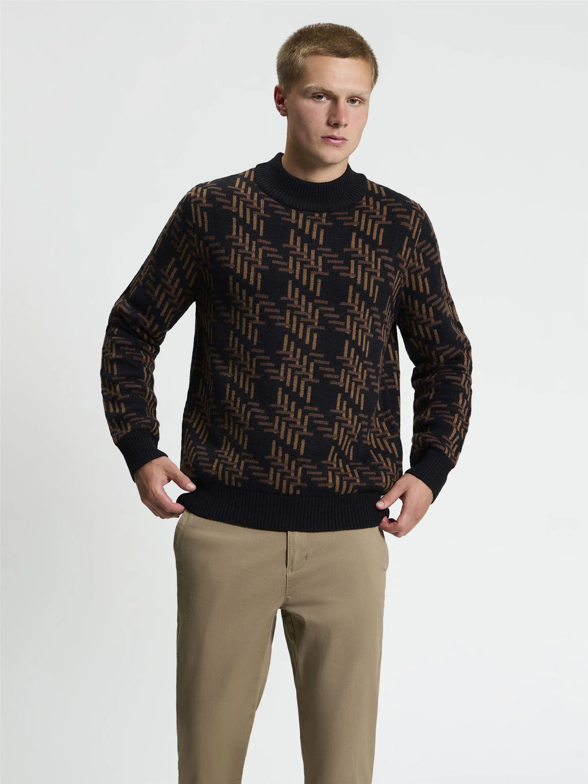 Ben Sherman oversized dogtooth crew neck jumper in black, stylish knit sweater for men, featuring bold pattern and comfortable fit.