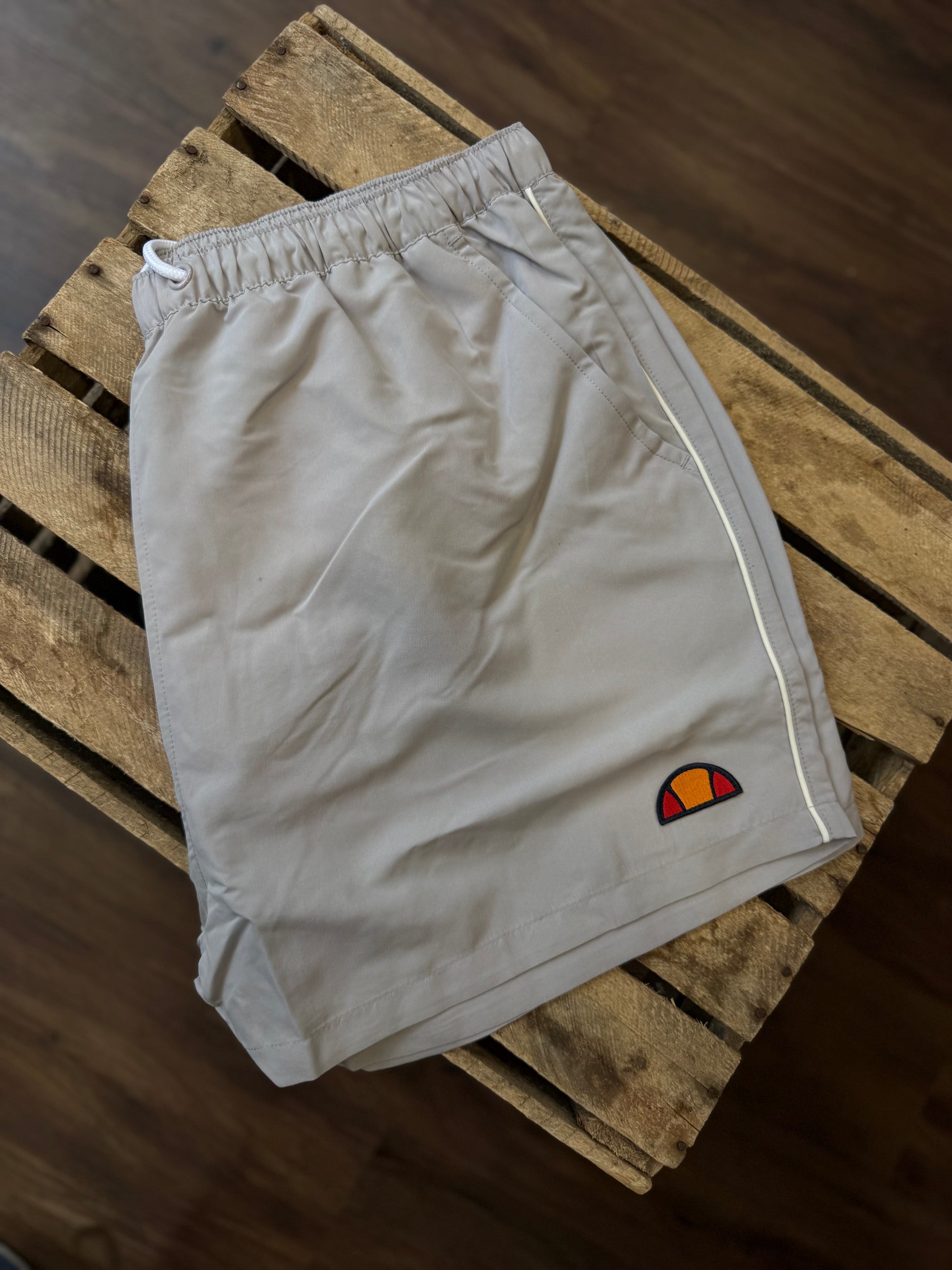 Ellesse Dem Slackers swim shorts in lilac color with elastic waistband and side pockets, suitable for swimming and casual wear.