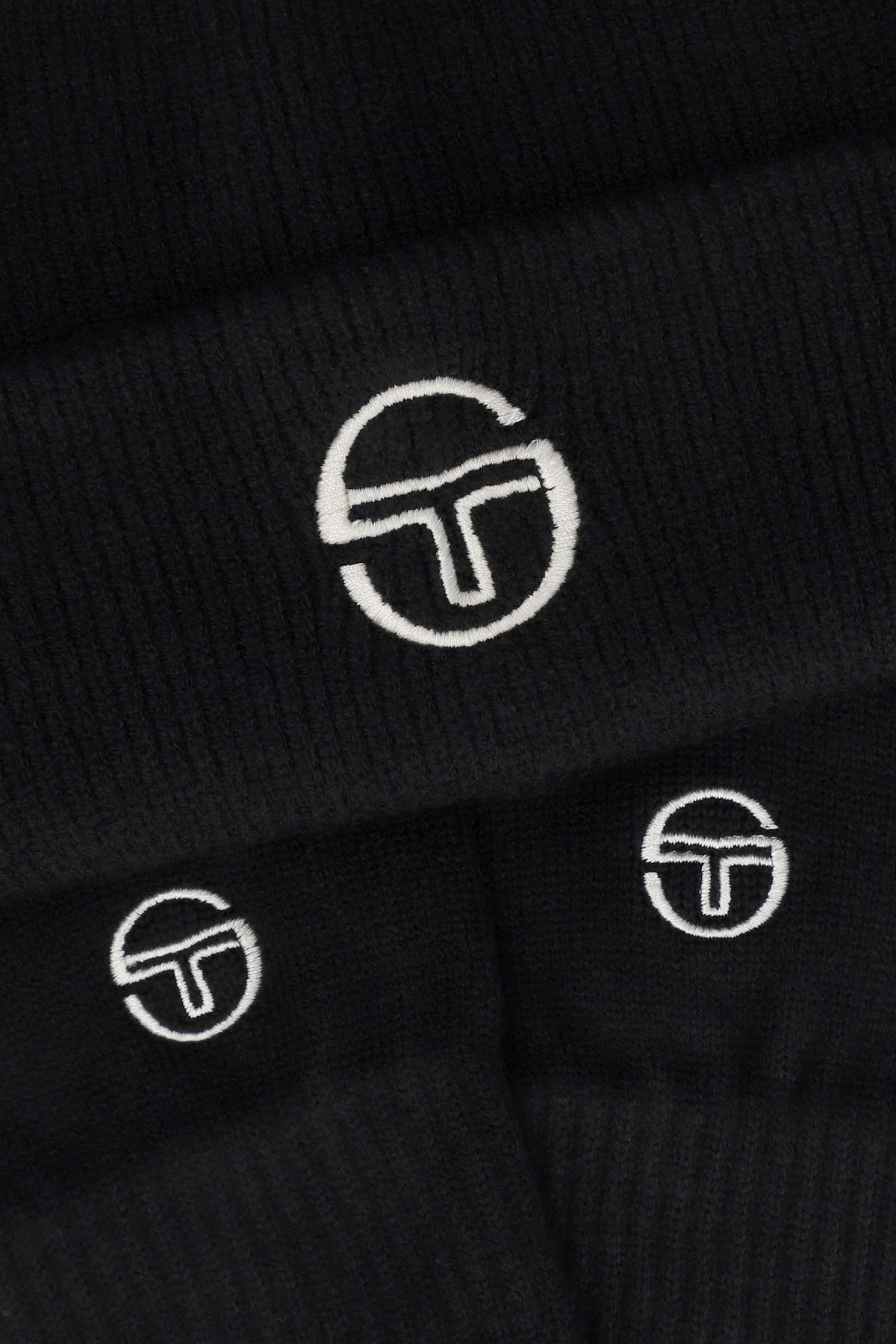 Sergio Tacchini Carrera black beanie and gloves box set, stylish winter accessories with logo details and cozy knit fabric.