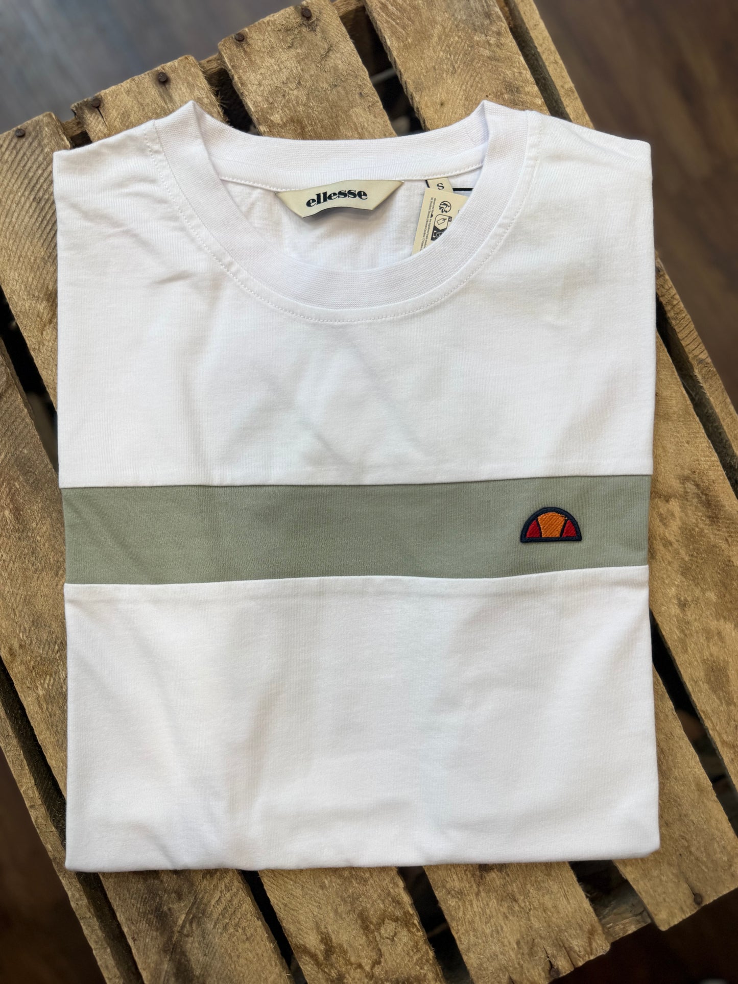Ellesse Caserio white and sage T-shirt with logo detail, casual short-sleeve cotton top for everyday wear.