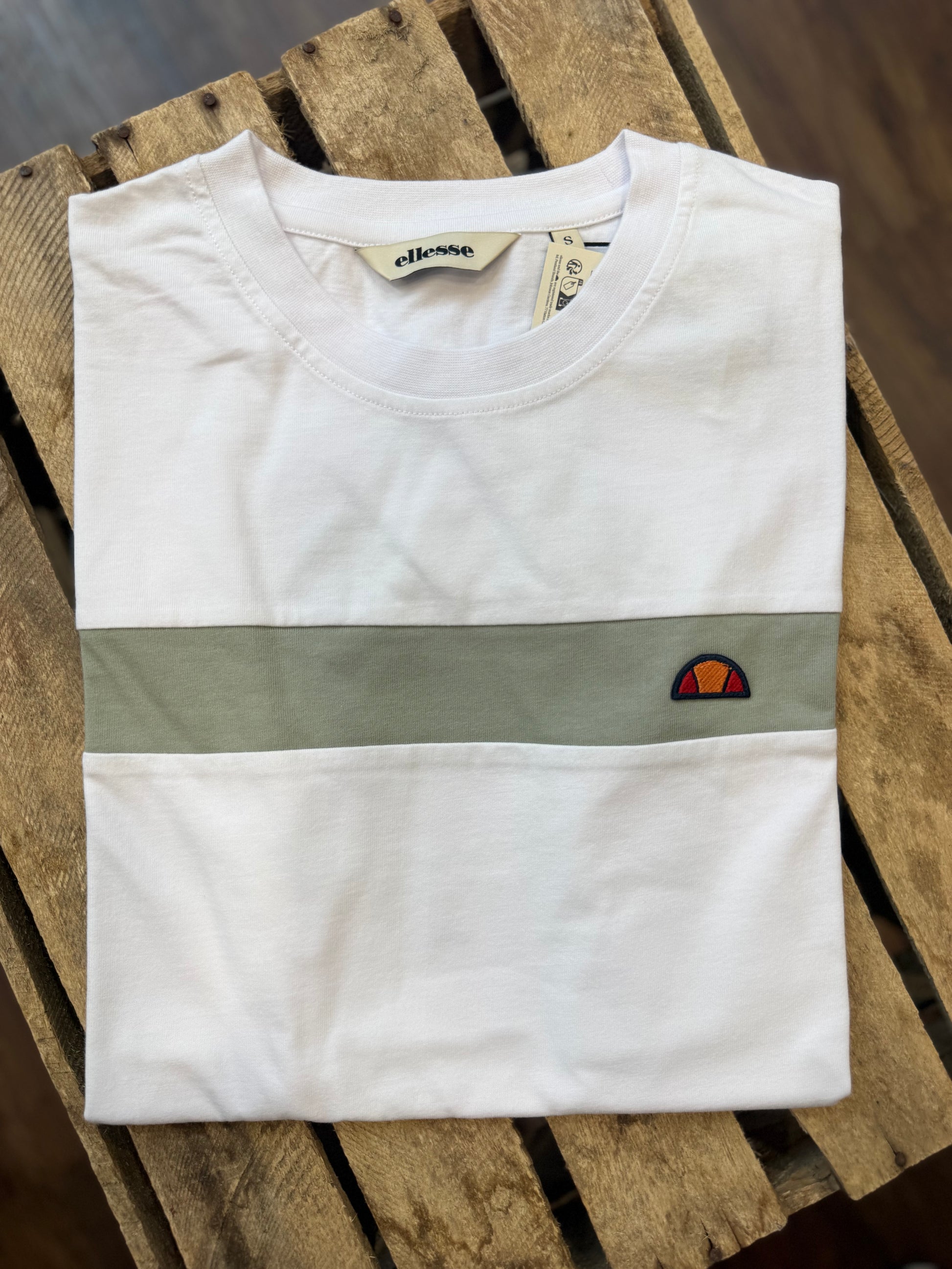 Ellesse Caserio white and sage T-shirt with logo detail, casual short-sleeve cotton top for everyday wear.
