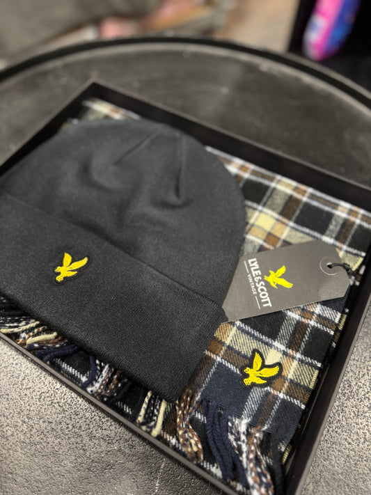 Lyle & Scott Lambswool Blend Scarf and Beanie Set Blue Night