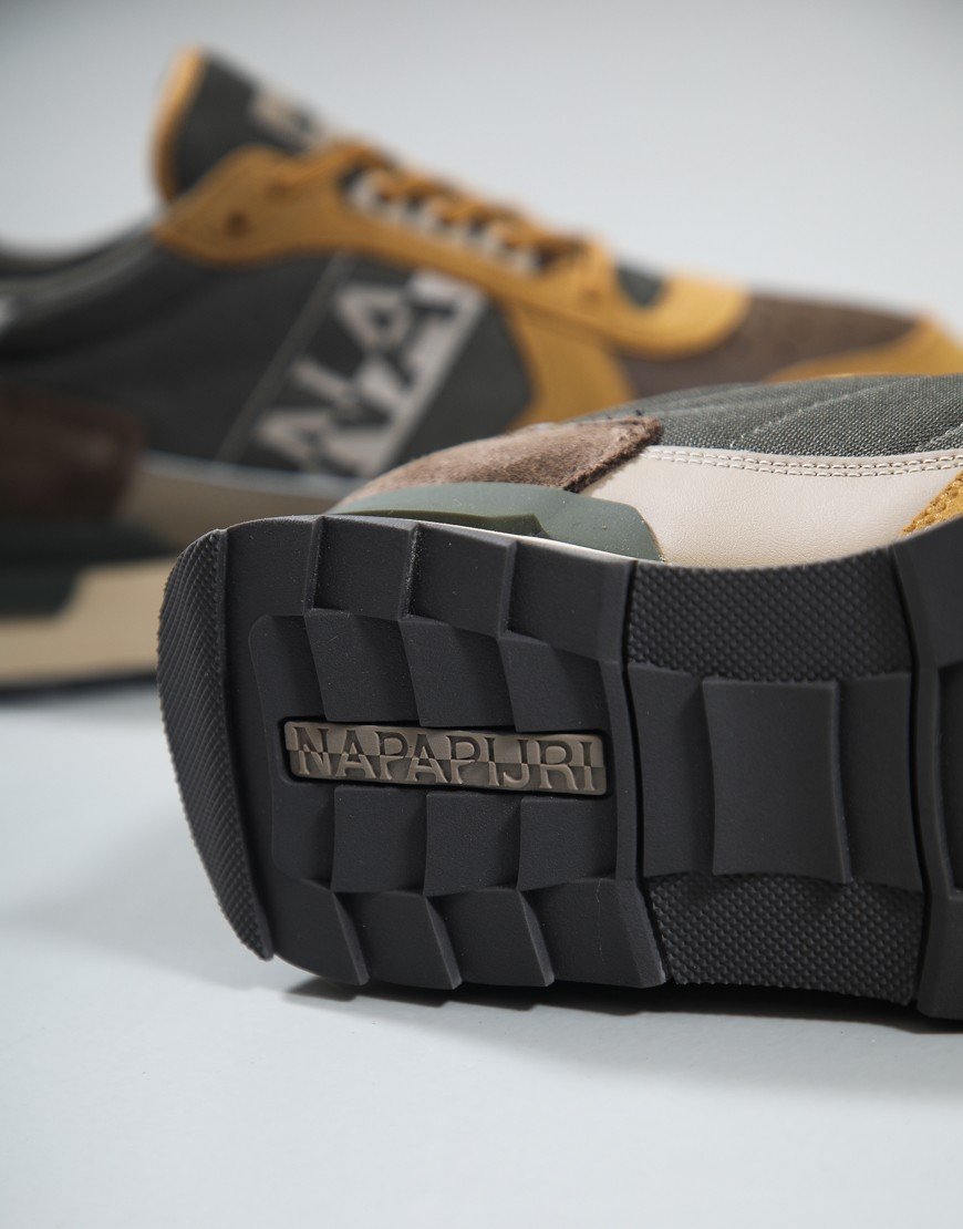 Brown Napapijri Raindrum trainers shoes with sleek design and laces, displayed on a neutral background.